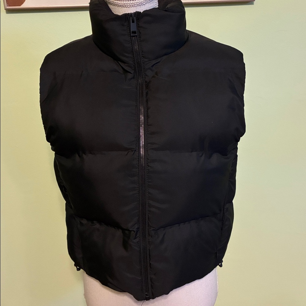 Zara puffer vest in EUC, size XS
